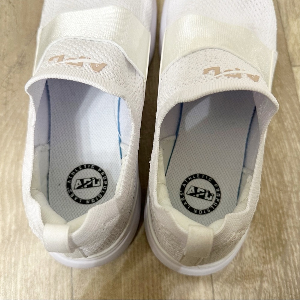 APL Women's TechLoom Bliss Running Sneakers in white 9.5 - Picture 8 of 10